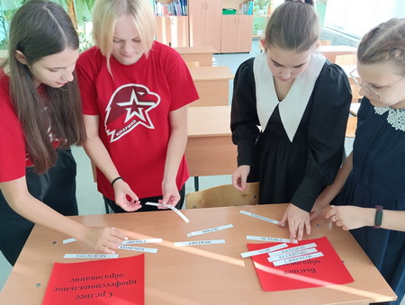 В школе реализуется курс профориентационных занятий «Россия – мои горизонты».